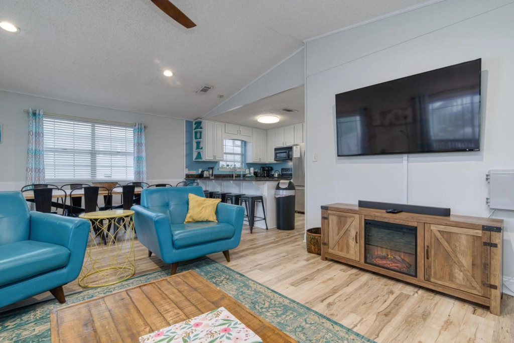 Zula Dreams Beach House, 1min Walk To The Beach, Sleeps 16, Private Heated Pool, Pets Welcome, Fenced Yard
