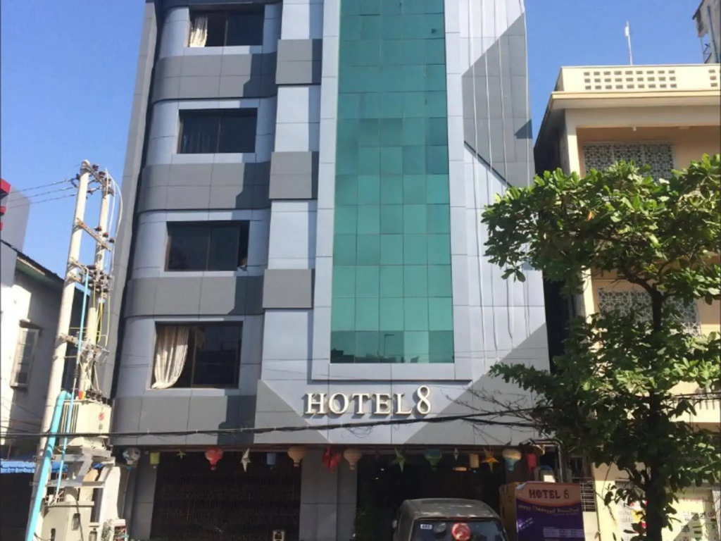 Hotel 8
