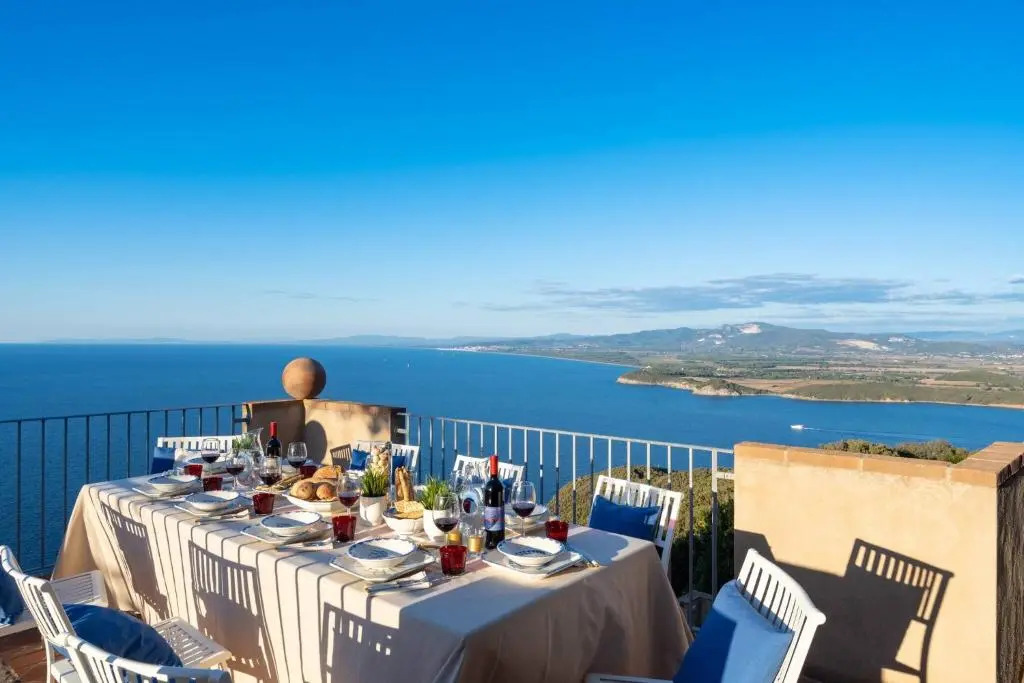 "luxury House In Populonia Above The Sea"