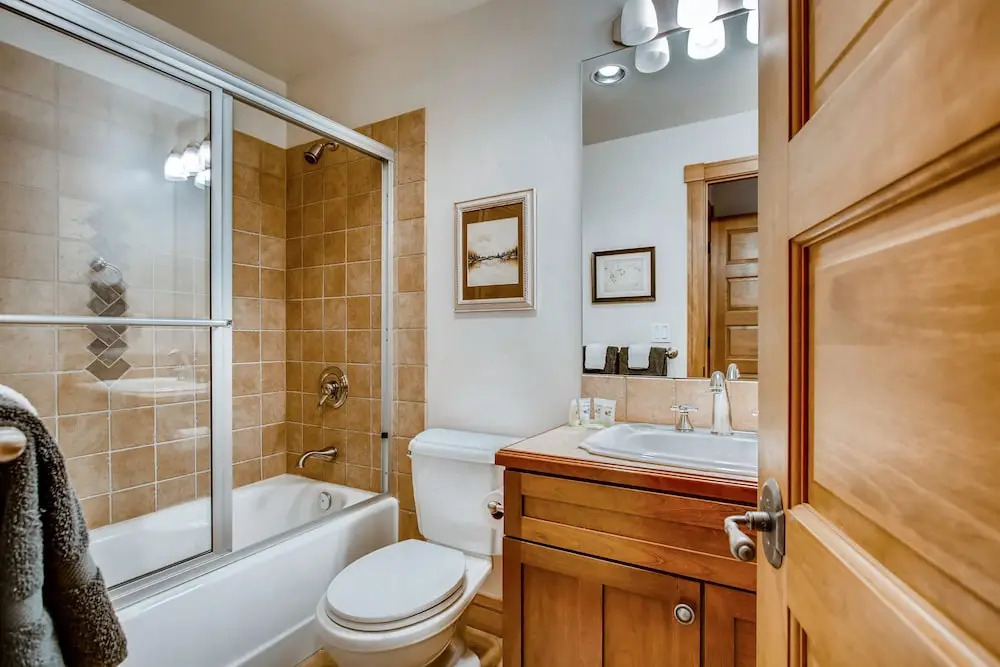 Luxe 4BR w/ Hot Tub on Golf Course
