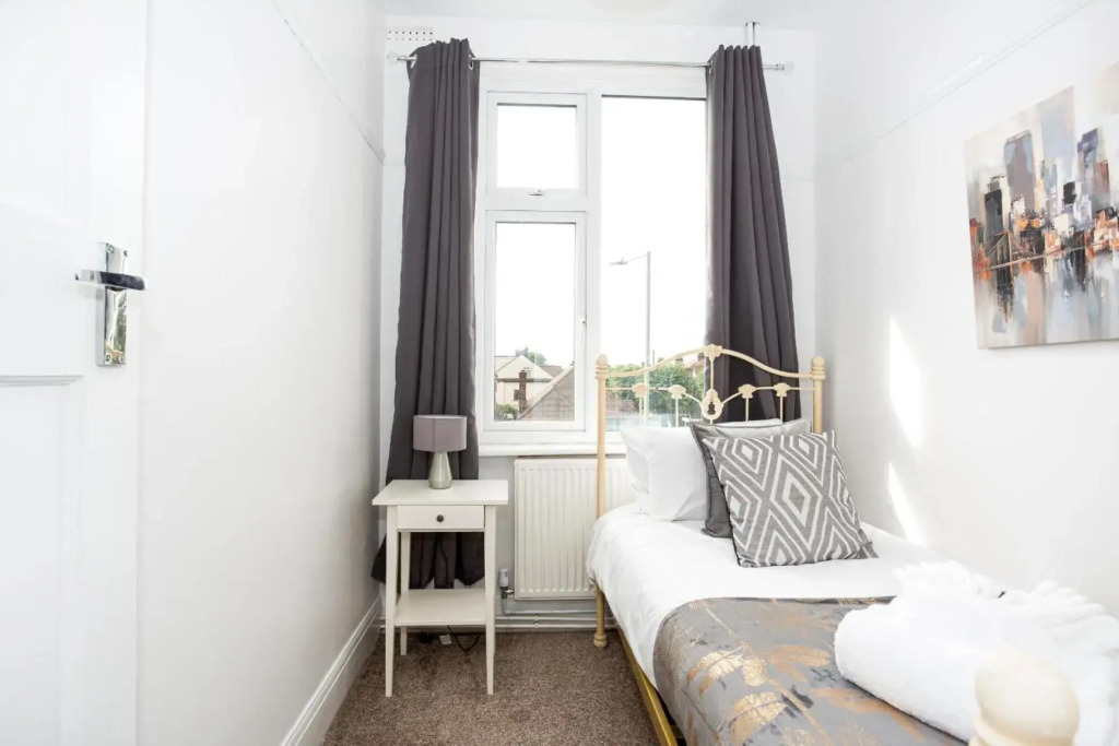 The Woodgrange - 4-Bedroom Apartment