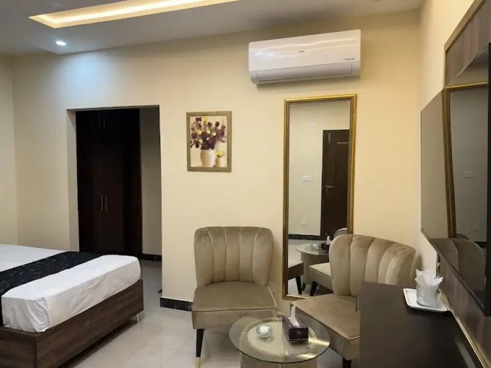 Gold Pine Hotel Lahore
