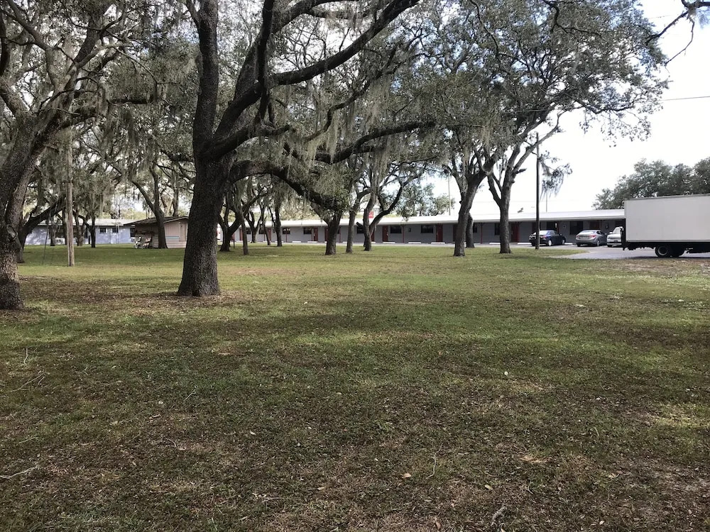 Oak Tree Inn