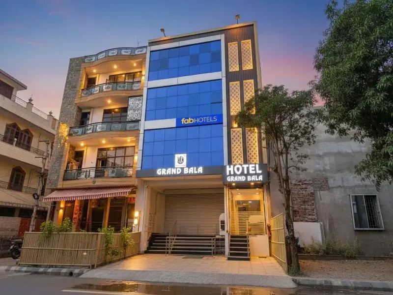 Fabhotel Grand Bala