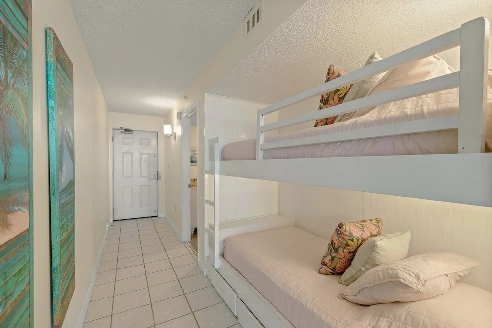 Pelican Beach 0207 1 Bedroom Condo
