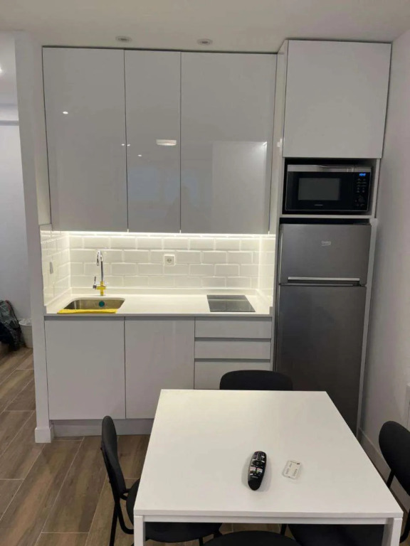 Bernabeu/ C.Universitaria Apartments