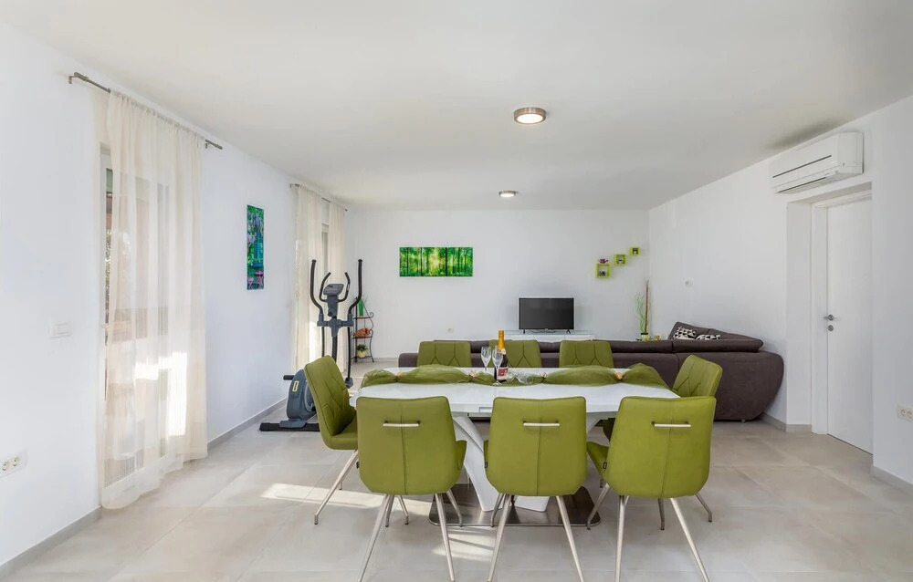 Pet Friendly Home In Sikici