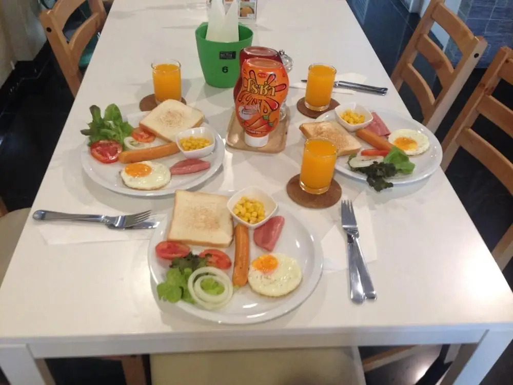 Eat - Ting Cafe and Hostel