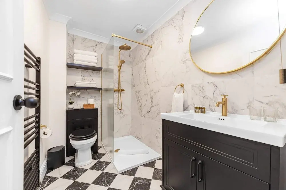 Chic Chelsea Retreat in a Victorian Building