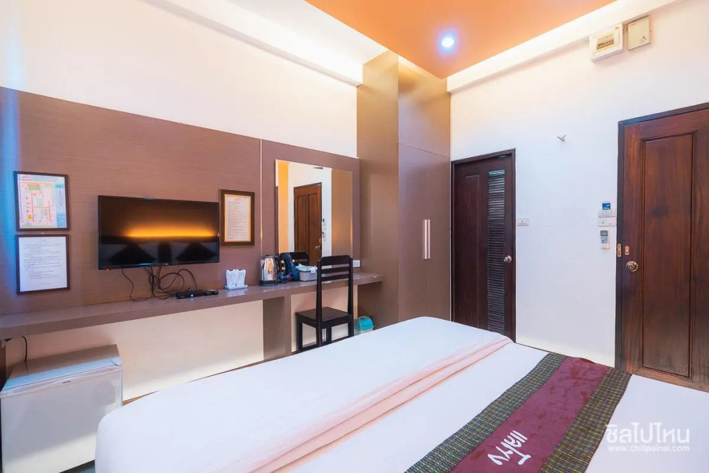 The Laekhong River Resort
