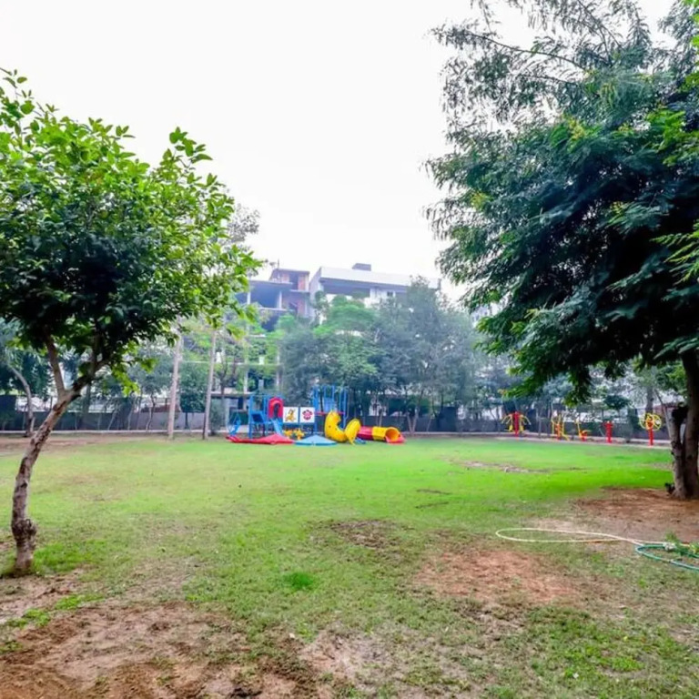 Studio Apartment With Patio gym Near Global Foyer