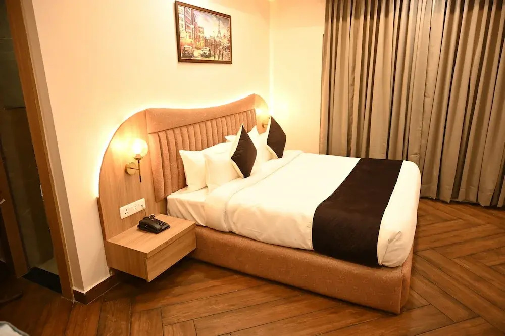 The Regal Crown By Ritya Hotels