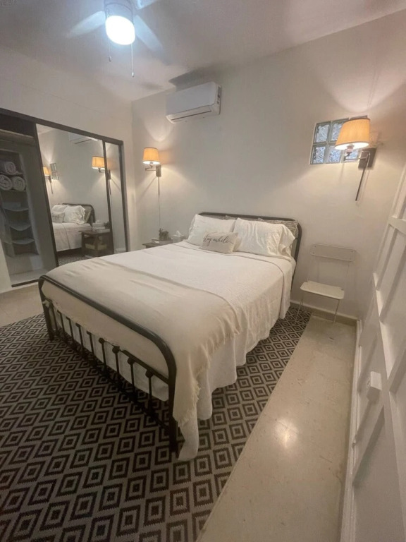 Pr Pvt Rm 5 Qn Bed Gated Comm Easy Parking