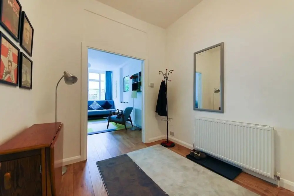 Bright and Spacious 1 Bed Flat With Garden