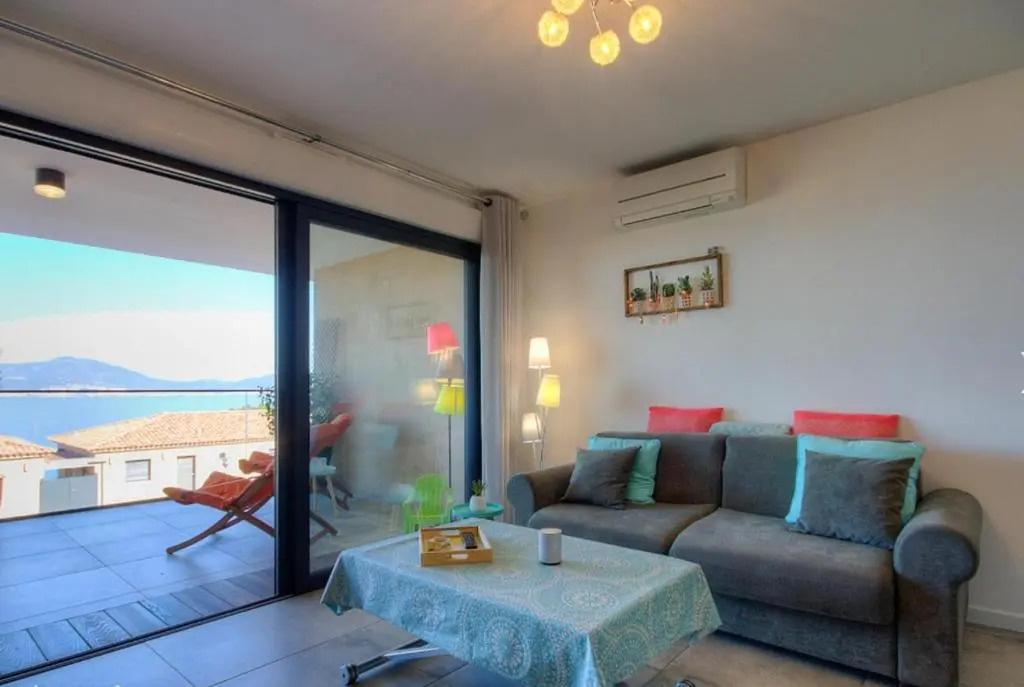 Appt vue mer Baie Ajaccio PietroBeach à 25m d'une crique magnifique