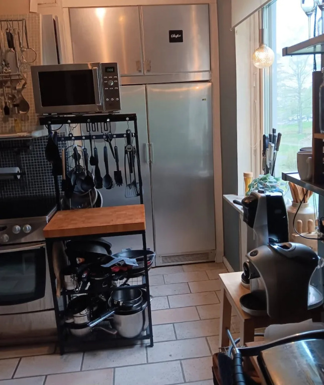 Room-room in Apartment Within Walking di