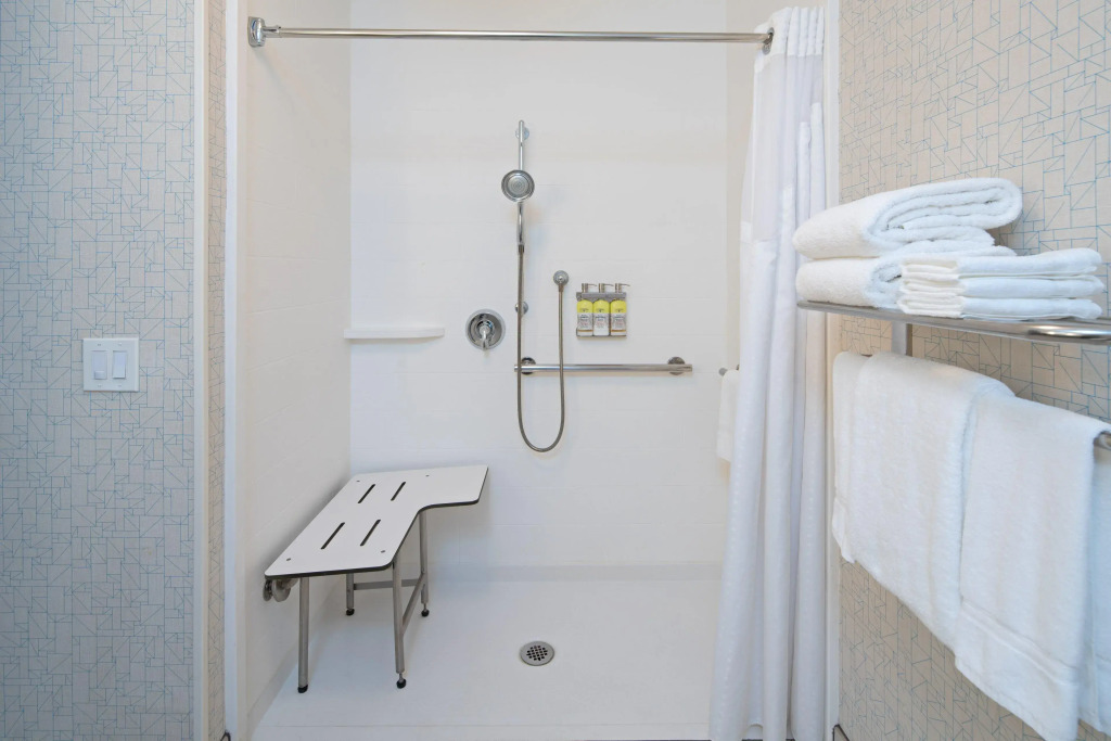 Holiday Inn Express Los Angeles LAX Airport by IHG