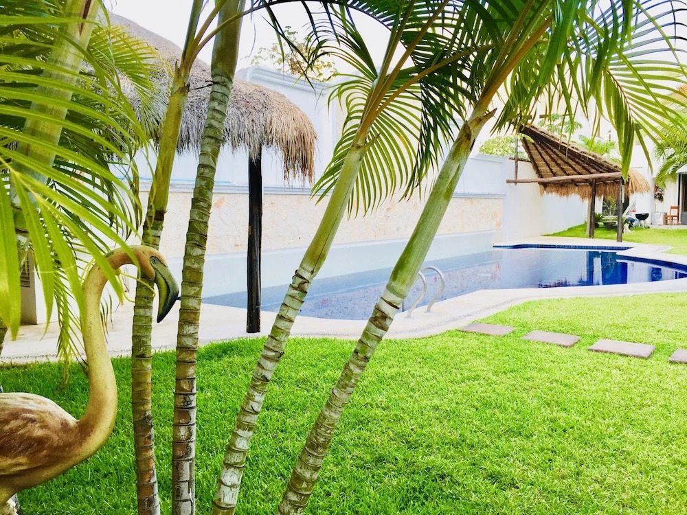 Gorgeous 8 People Economy Villa With Pool Playacar Phase 2