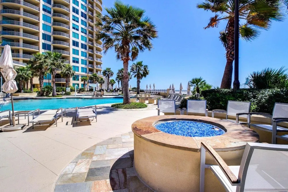 Palisade Palms Beachfront
