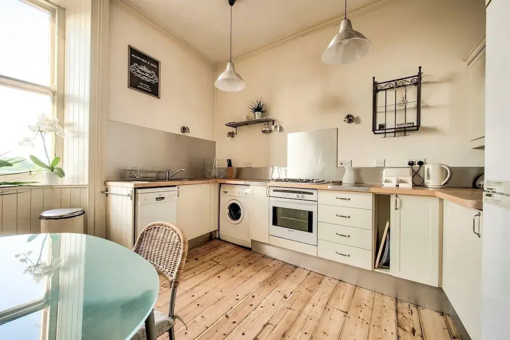 Lovely 2Br Home Next To The Castle