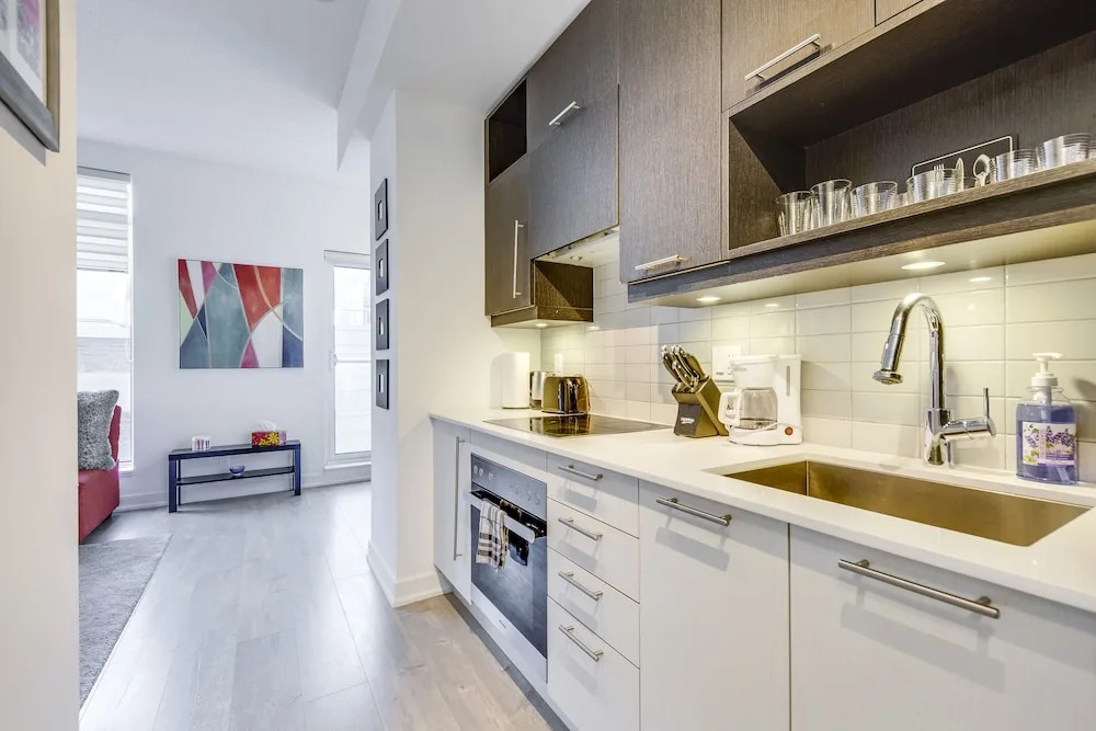 Great 1BR Suite in King West - Sleeps 4