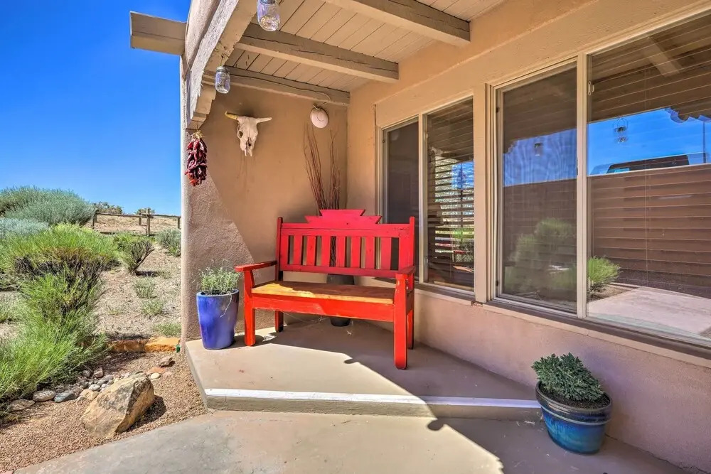 Traditional-style Adobe Casita - Walk to Dtwn