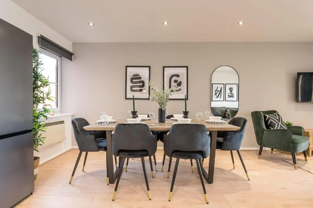 Liverpool Dockfront Apt With Parking - Sleeps 6