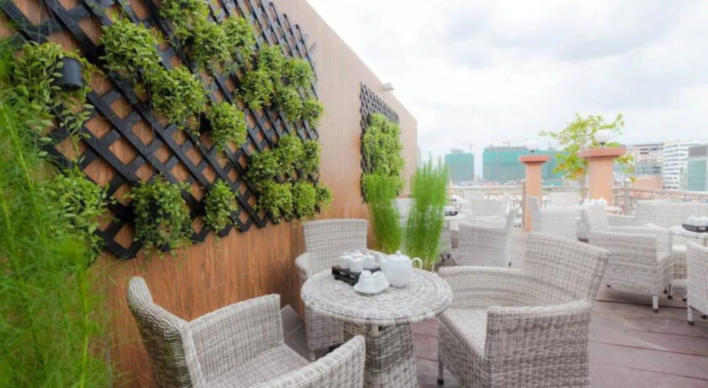 Seventh Heaven Hotel and High Bar