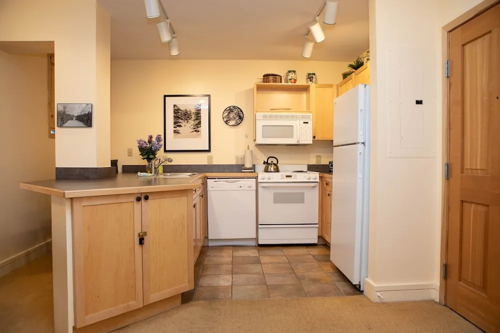 8176 Silver Mill 2 Bedroom Condo by RedAwning