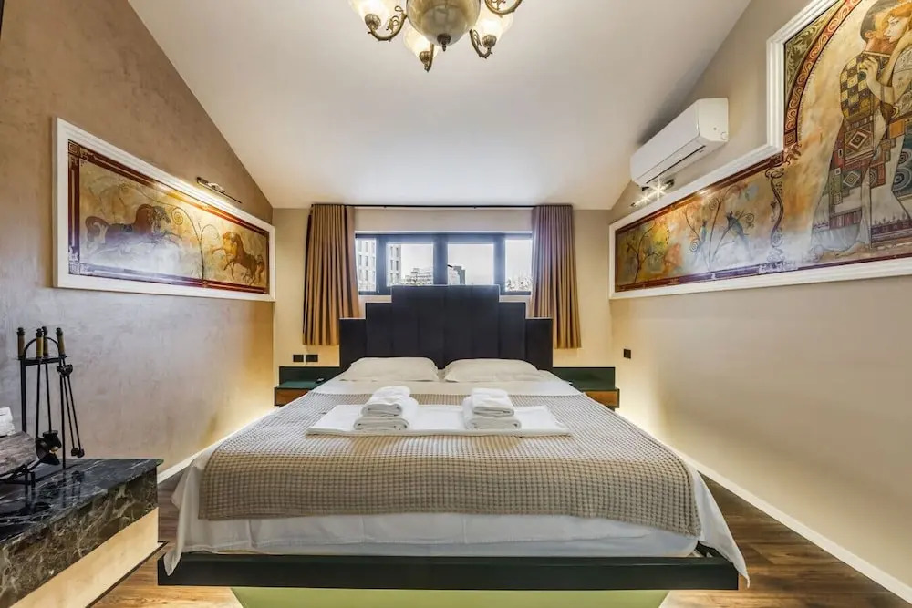 Miracle No 8 Central Modern Duplex