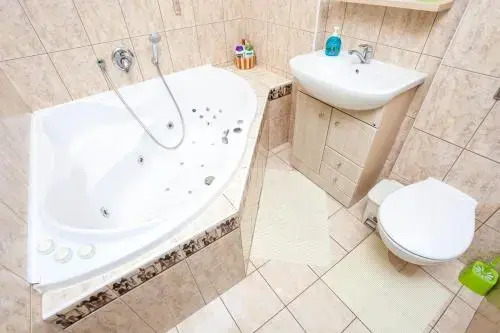 Chaloupka na Skále