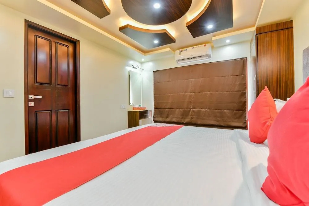 OYO 23063 Luxury Meghavarsham 5BHK