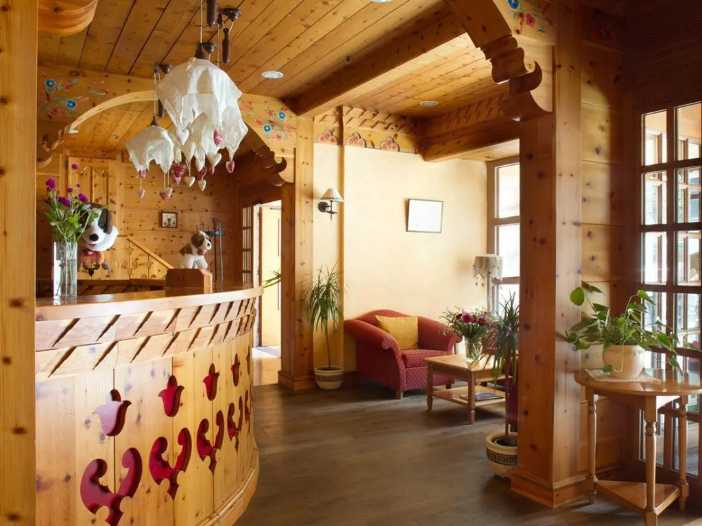 Edelweiss Manotel