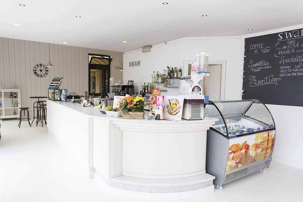 Residence with swimming pool in Luni Mare