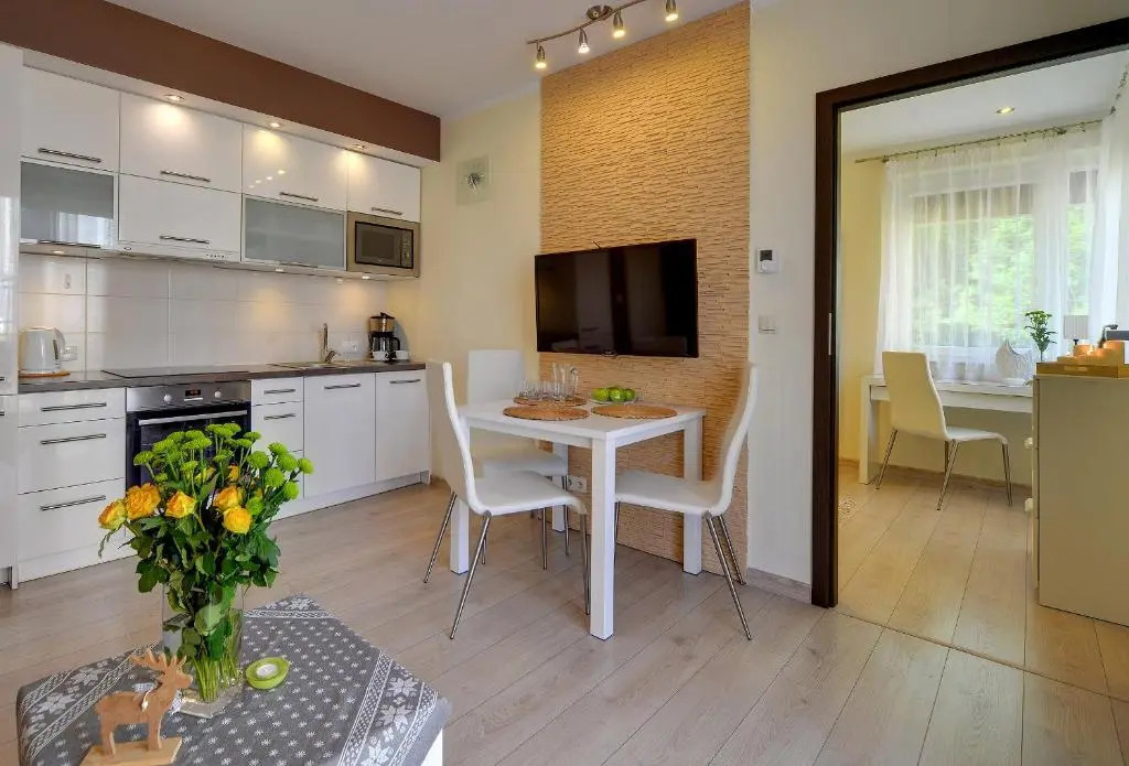 Stonowane i Eleganckie Apartamenty Sun Seasons 24 w Świeradowie Zdroju by Noclegi Renters