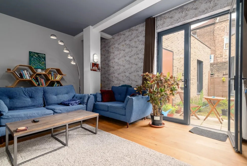 Stunning 2br Home W/Garden, 20 Min To Central!