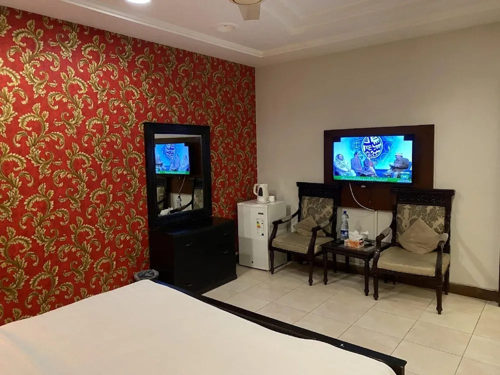 Guest House Near Movenpick hotel Centururs and Centurus Mall islamabad