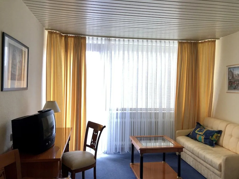 Hotel Lust