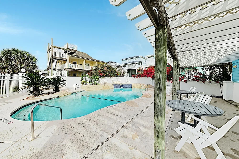 Coastal Getaway - Pool & Gulf Views, Walk To Beach 5 Bedroom Home
