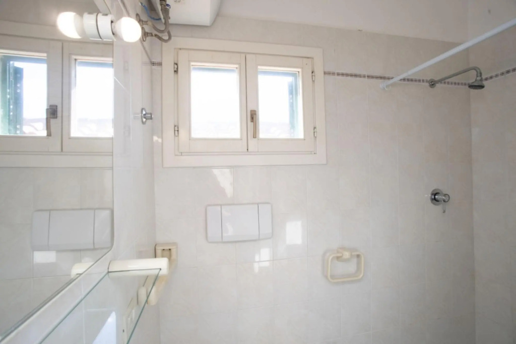 Four-room Scaglieri apartment 25 meters from the beach with private parking space-QUADRI SCAGLIERI
