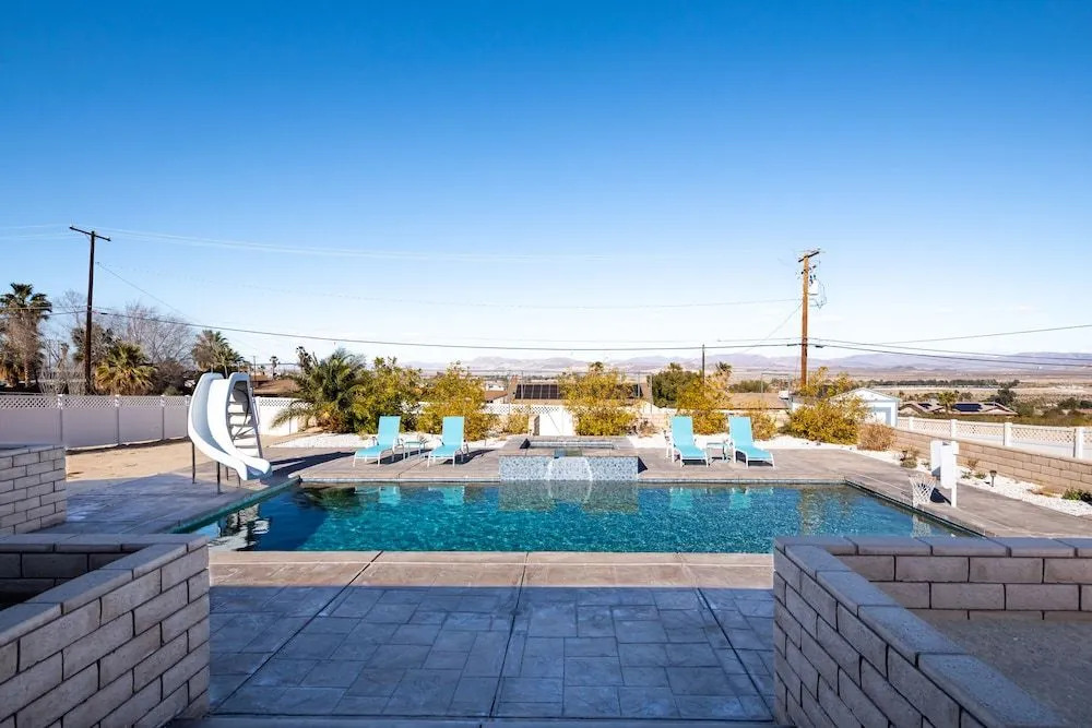Retro Pool Retreat