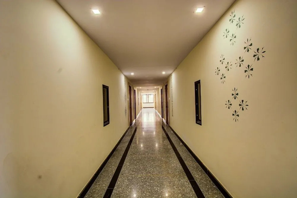 OYO 16578 RS Palace