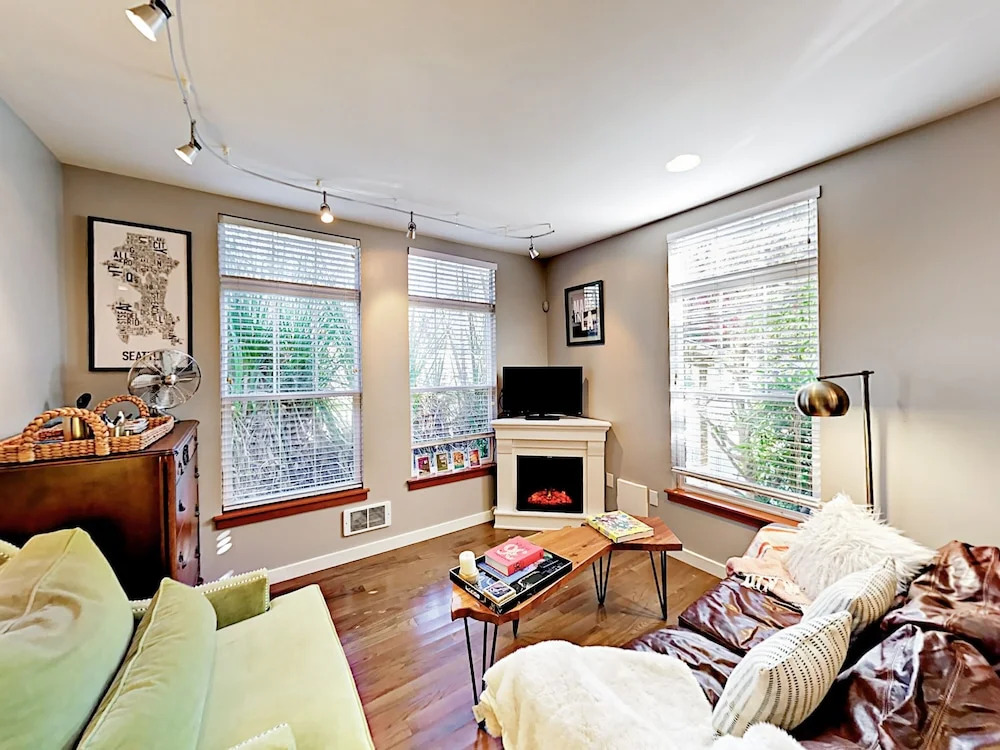 Cozy Capitol Hill W/ Patio 1 Bedroom Cottage
