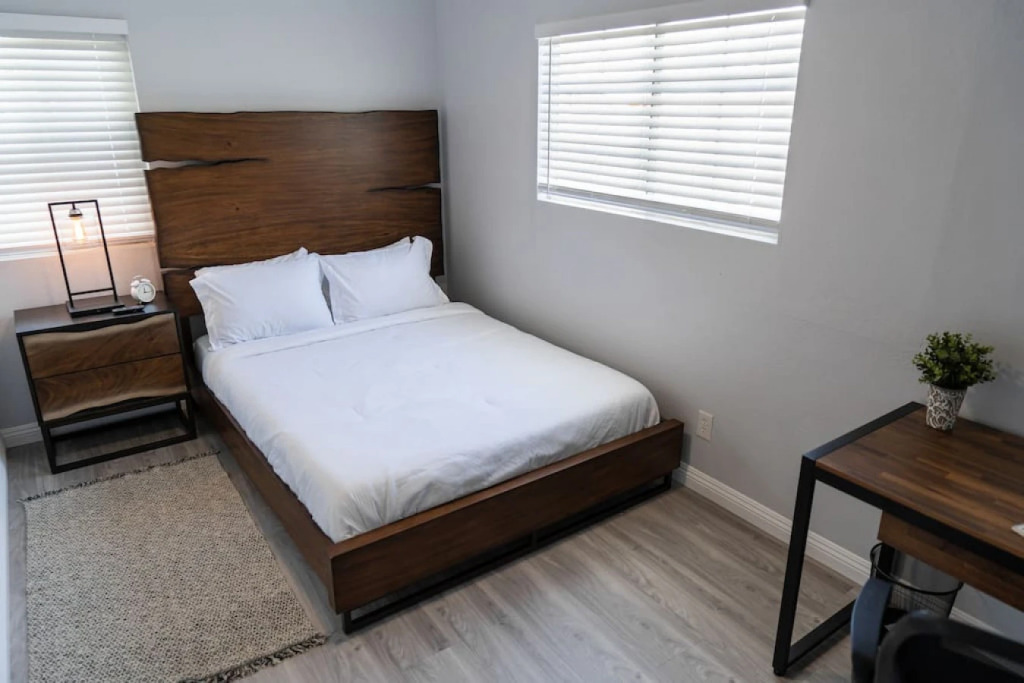 5-BEDROOM HOME RENOVATED IN 2023 NEAR DISNEYLAND (p61)