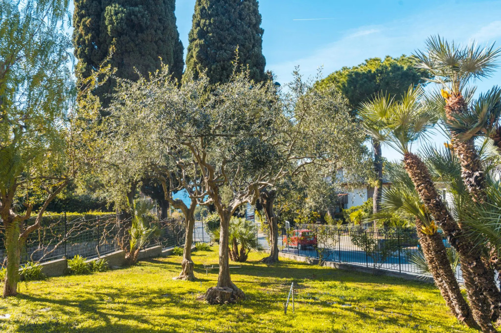 Lemon Apartment With Garden and Sea View by Wonderful Italy