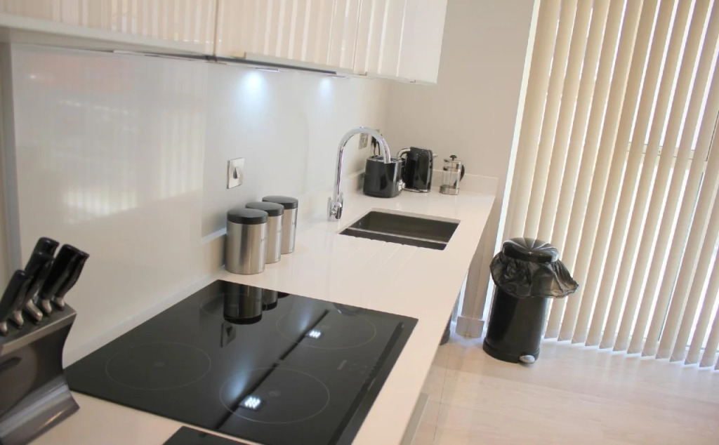 The Station Suite (Peymans)