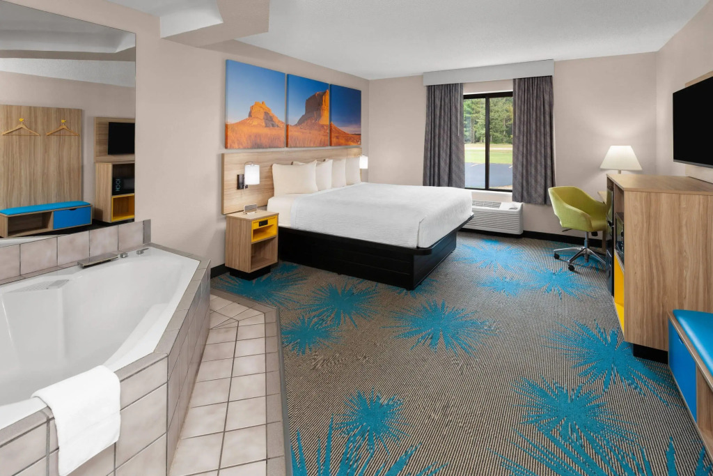 Days Inn by Wyndham Eagle River