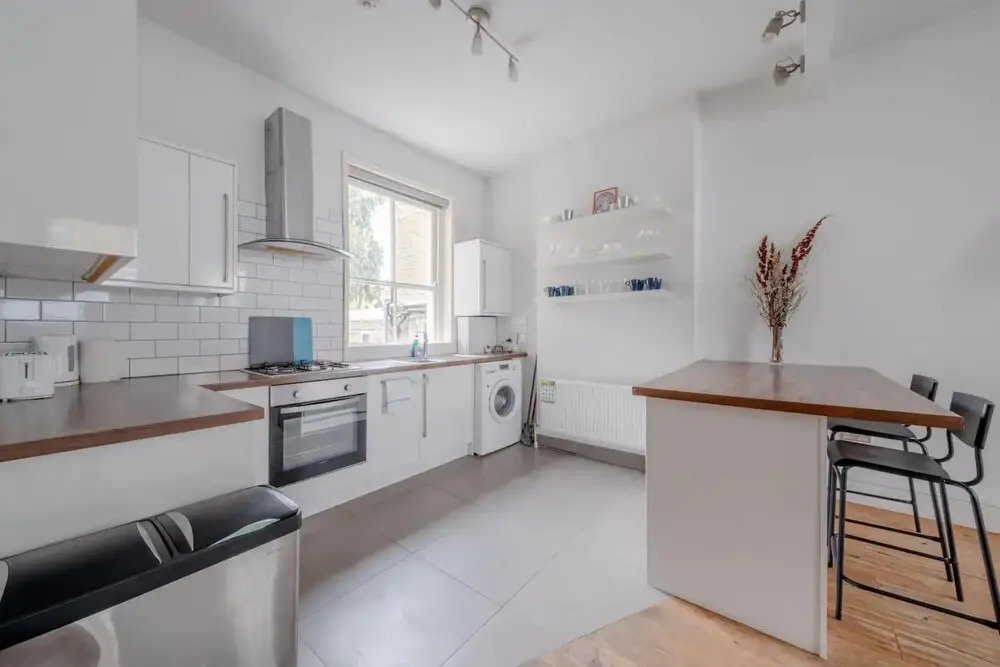 Lovely 3 Bedroom Apartment in Clapton With Garden
