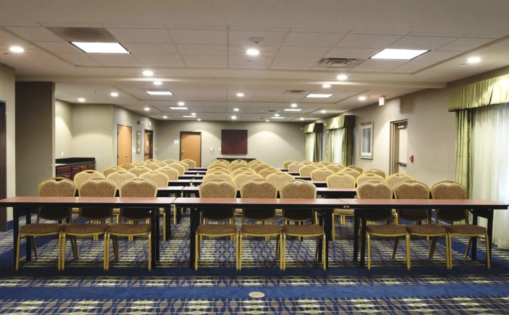 Holiday Inn Express and Suites Urbandale Des Moines by IHG