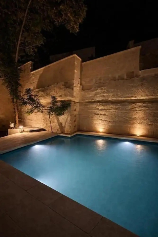 CAVA Urban Relais & Pool